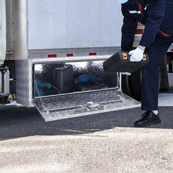 VEVOR Underbody Truck Box Pickup Storage Box, Heavy Duty Aluminum Diamond Plate Tool Box with Lock and Keys - Image 5