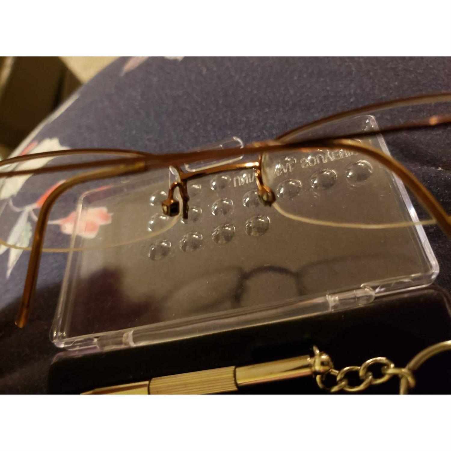 Universal Souvenir Glasses and Sunglasses Repair Kit - Image 4