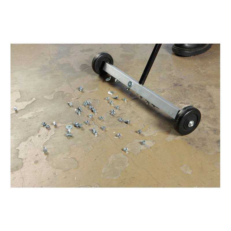 Central Machinery 17 In. Mini Magnetic Sweeper - Image 4