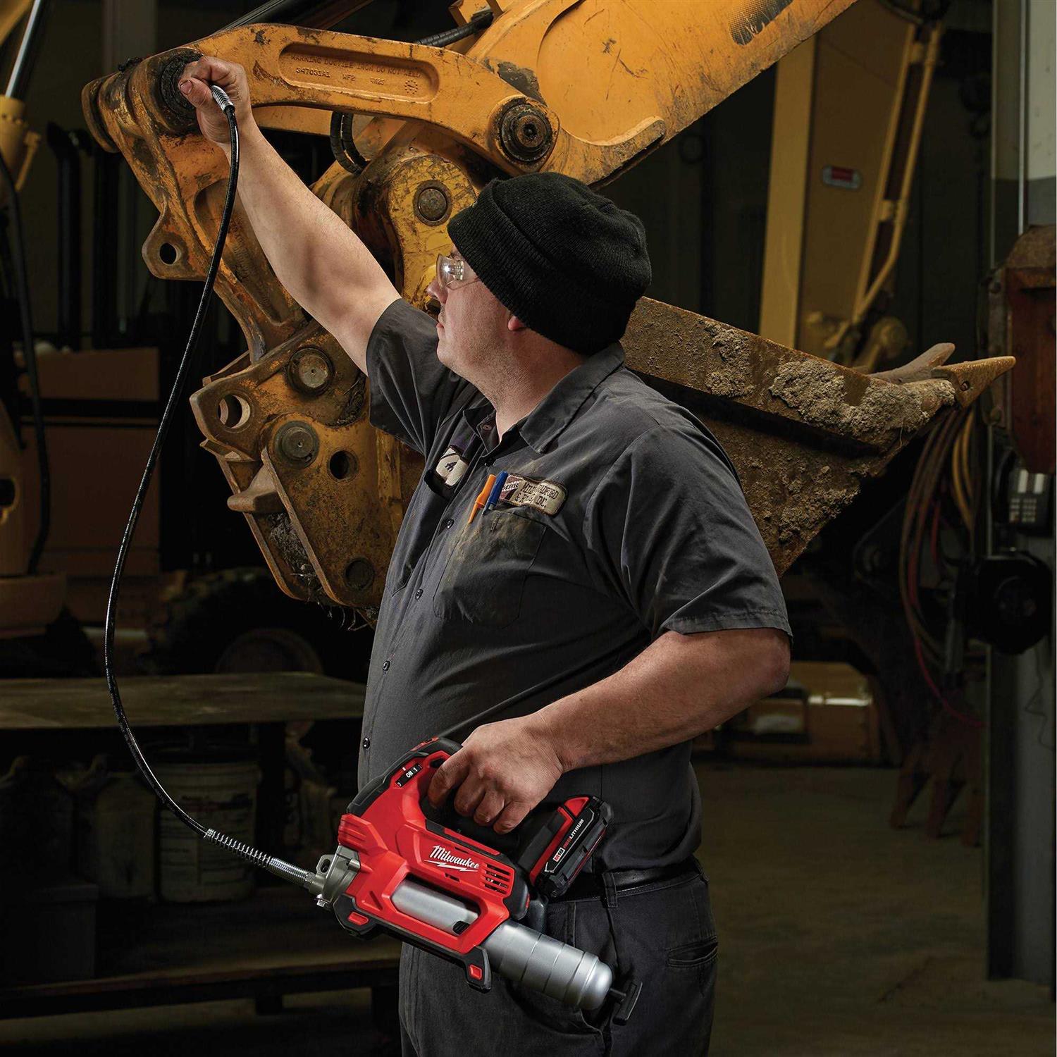 Milwaukee M18 Cordless 2-Speed Grease Gun Kit 2646-21CT - Image 5