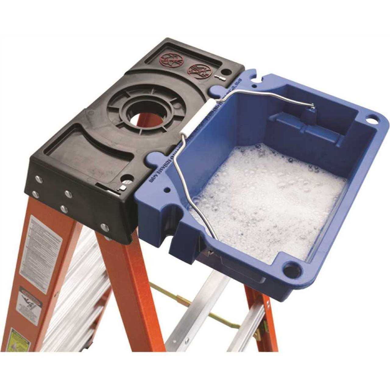 Werner 6 ft. Fiberglass Step Ladder with 300 lb. Load Capacity Type iA Duty Rating - Image 3