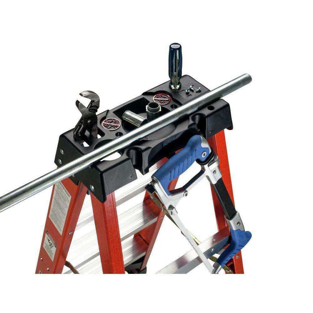 Werner 6 ft. Fiberglass Step Ladder with 300 lb. Load Capacity Type iA Duty Rating - Image 5