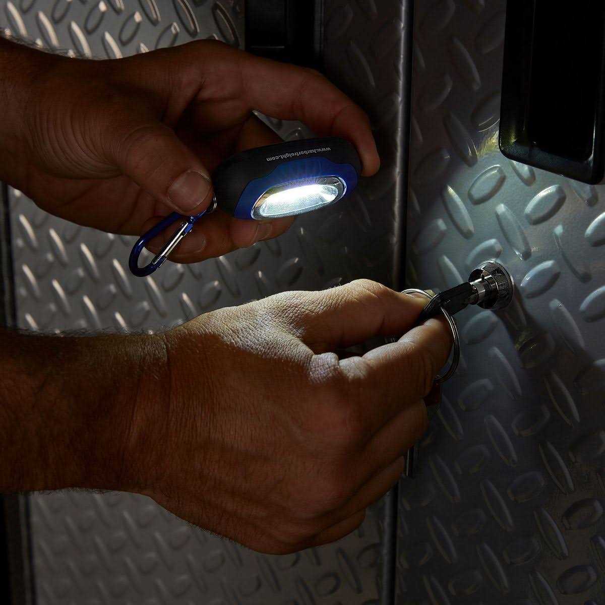 30 Lumen Key Chain LED Flashlight - Image 4