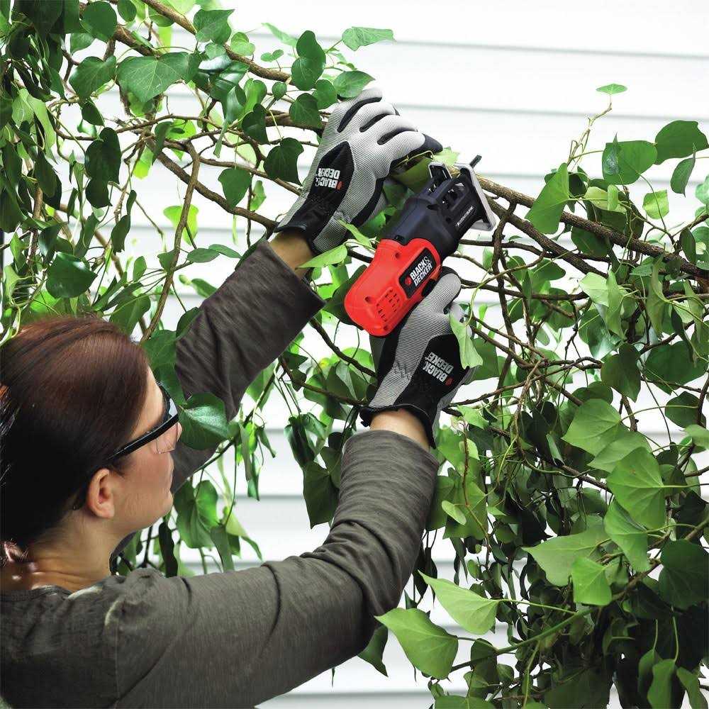 Black & Decker Lithium-Ion Compact Saw Lps7000 - Image 4