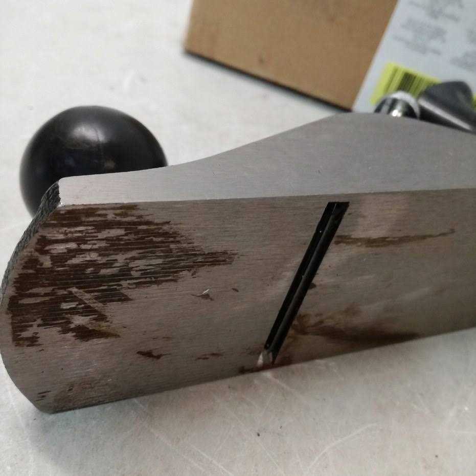 Amazon Basics No.4 Adjustable Universal Bench Hand Plane with 2-Inch Blade for Precision Woodworking - Image 3