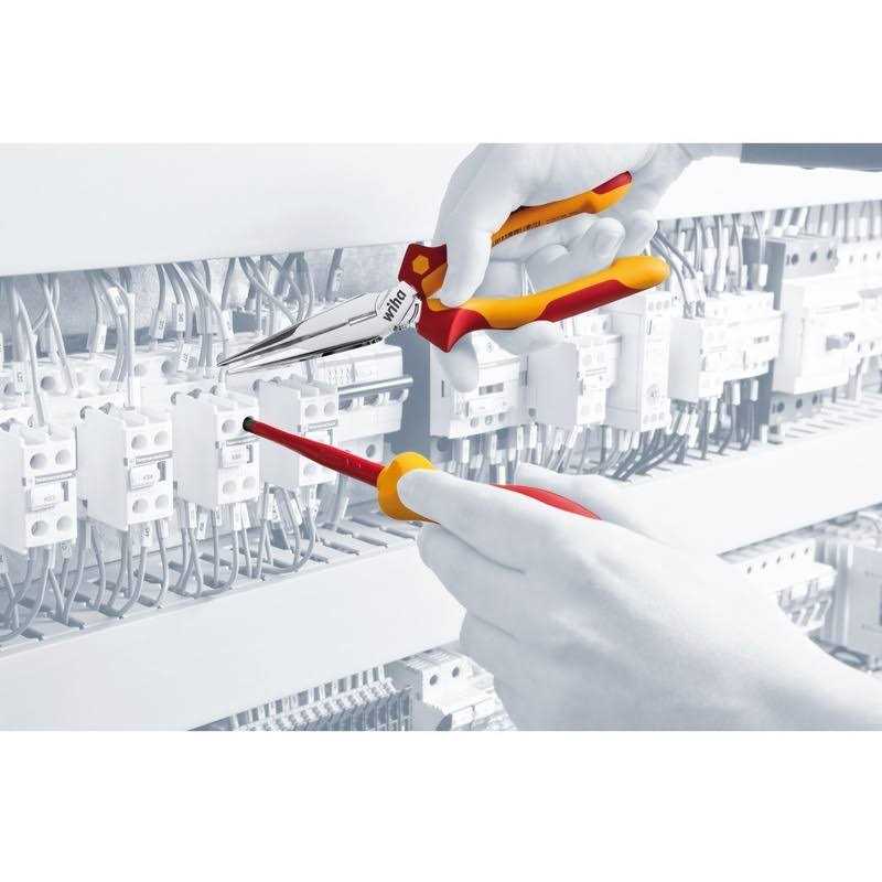 Wiha Tools #2 Pozidriv Slotted Insulated Screwdriver Blade 28321 - Image 4