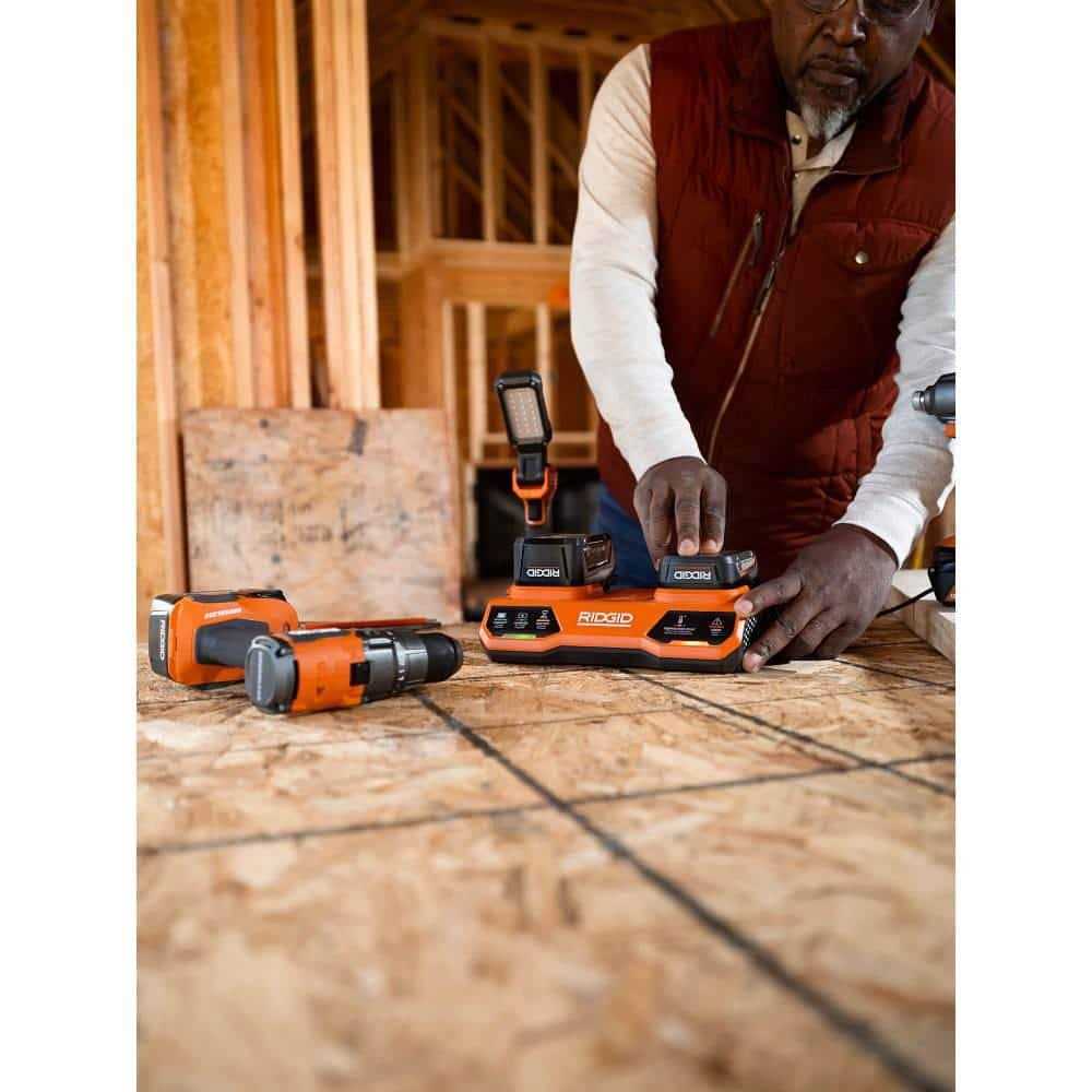 RIDGID 18V Dual Port Simultaneous Charger - Image 4
