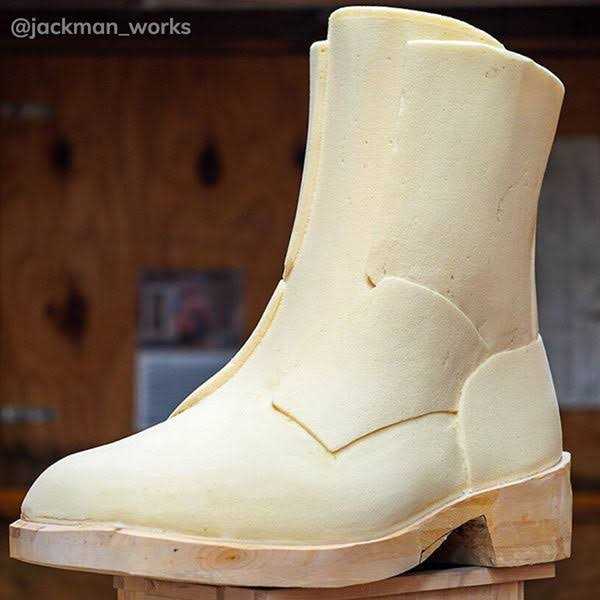 TotalBoat 2 Part Polyurethane Expanding Flotation Foam 2 lb Density - Image 4