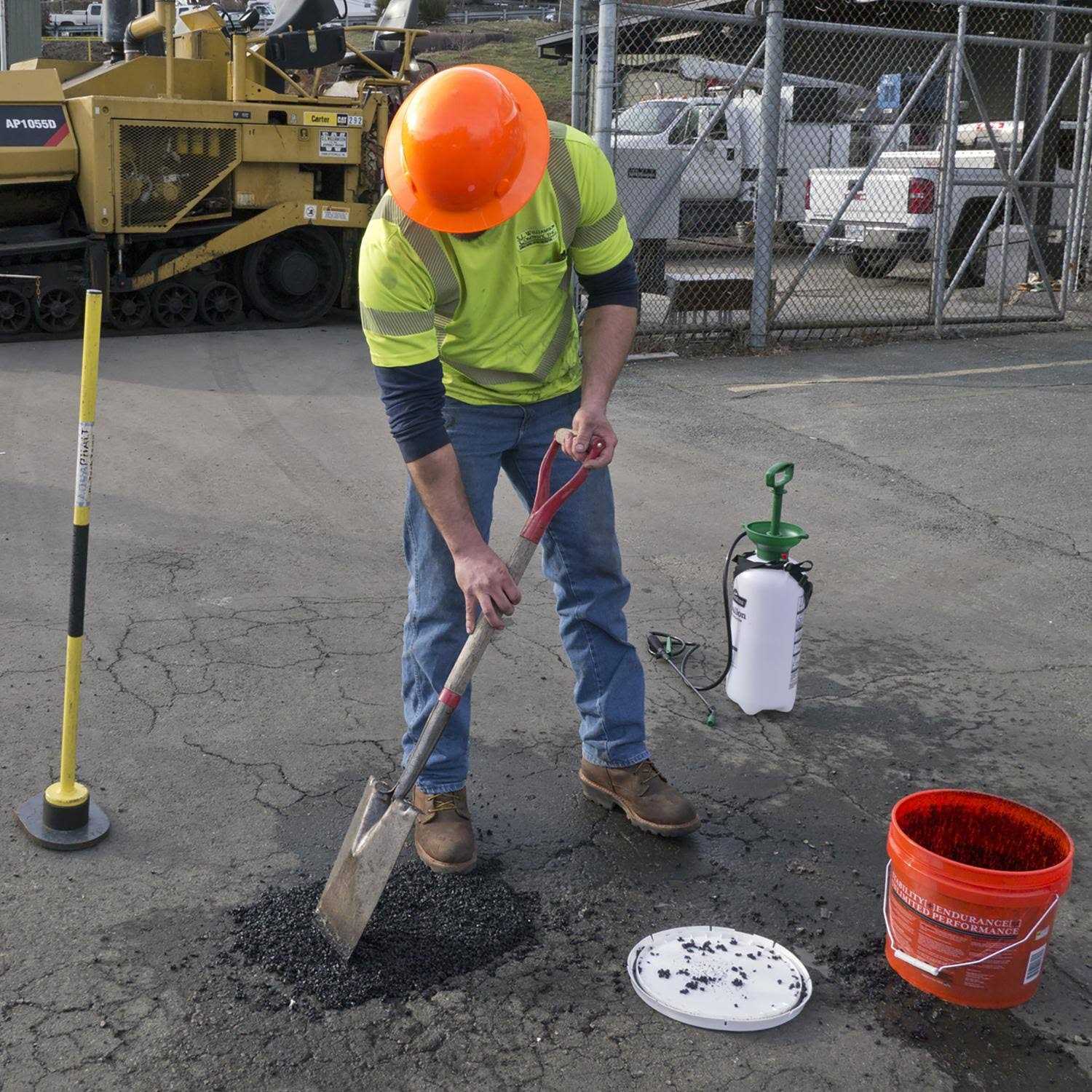 Aquaphalt 4.0 Black Water-Based Asphalt and Concrete Patch 3.5 gal - Image 4