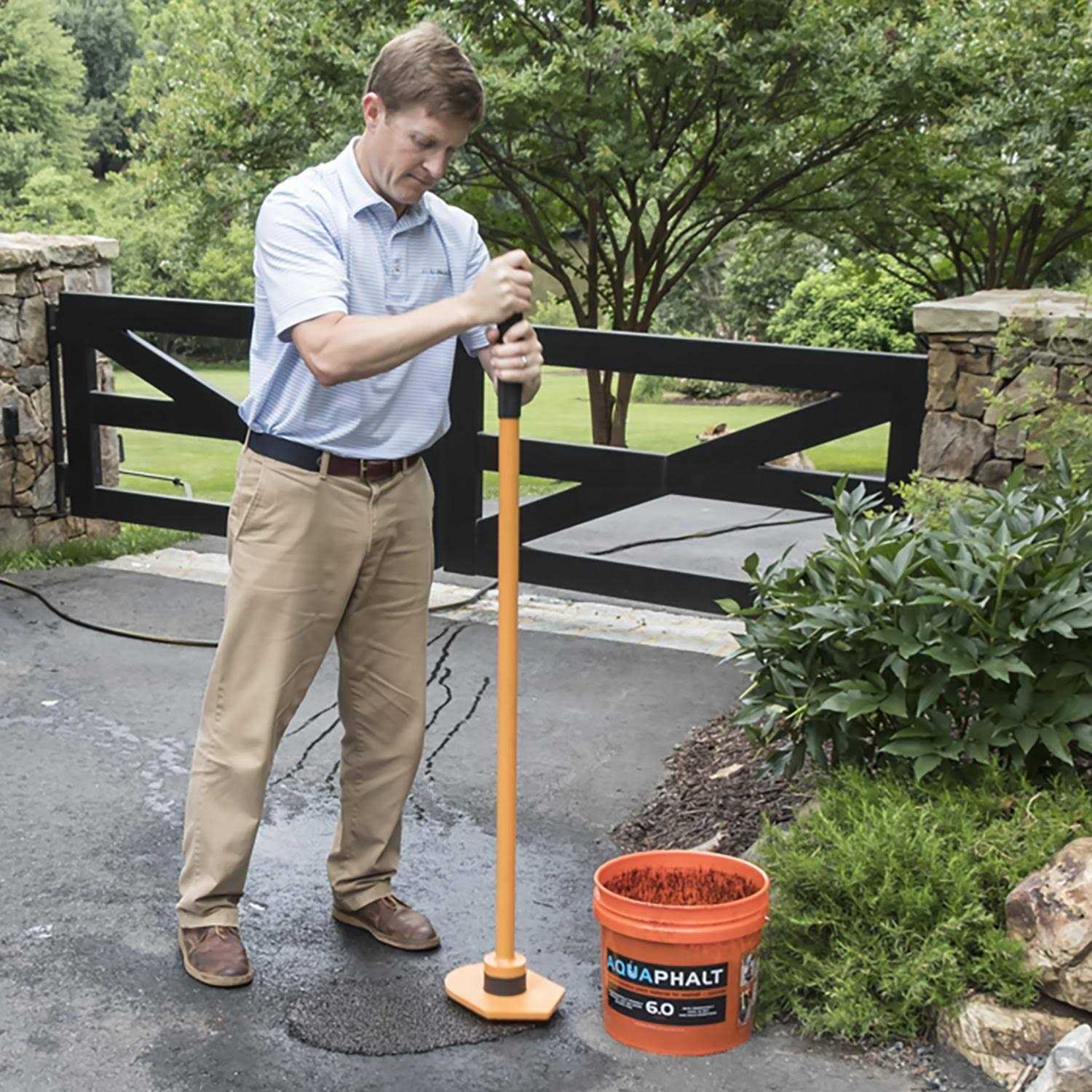 Aquaphalt 4.0 Black Water-Based Asphalt and Concrete Patch 3.5 gal - Image 5