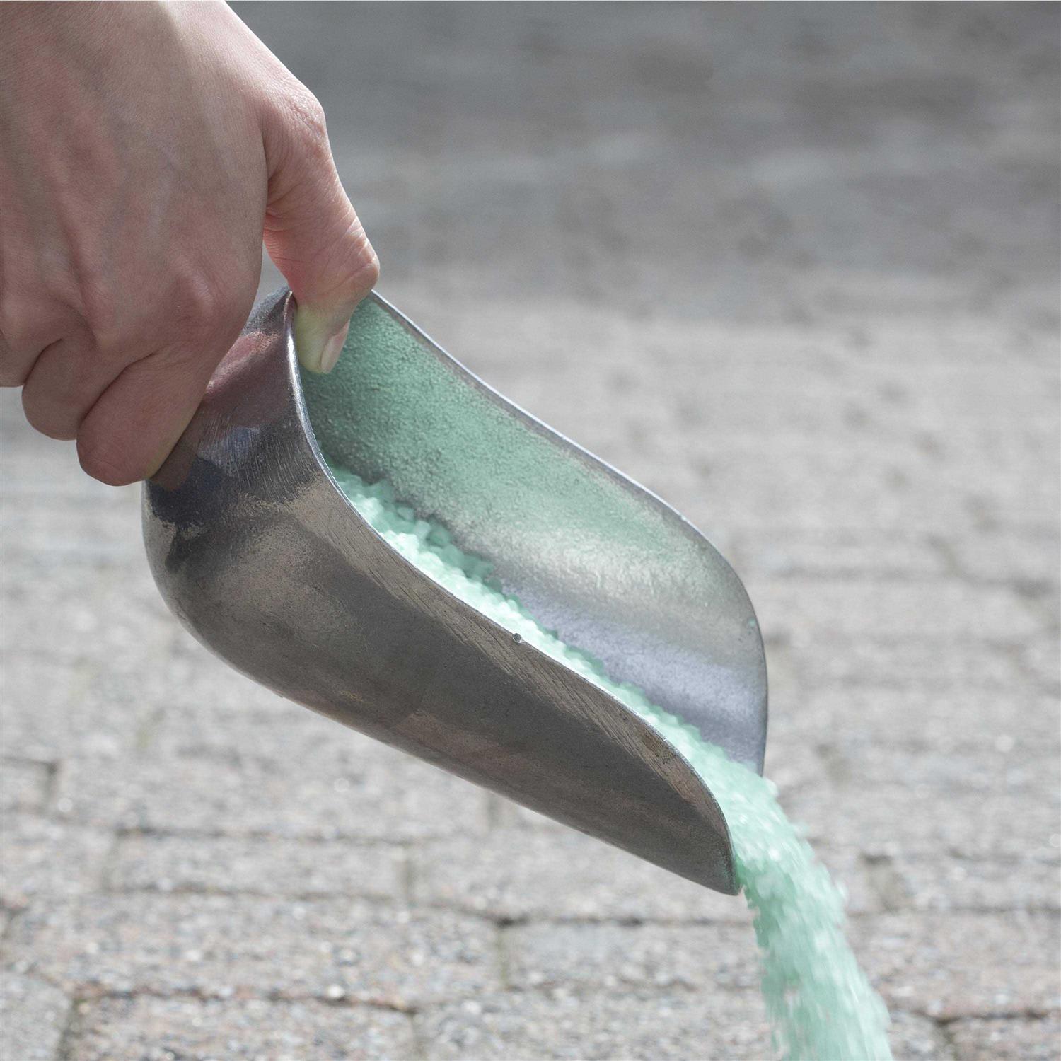 Snow Joe Melt 50 lb. Premium Enviro-Blend Ice Melter with CMA - Image 4