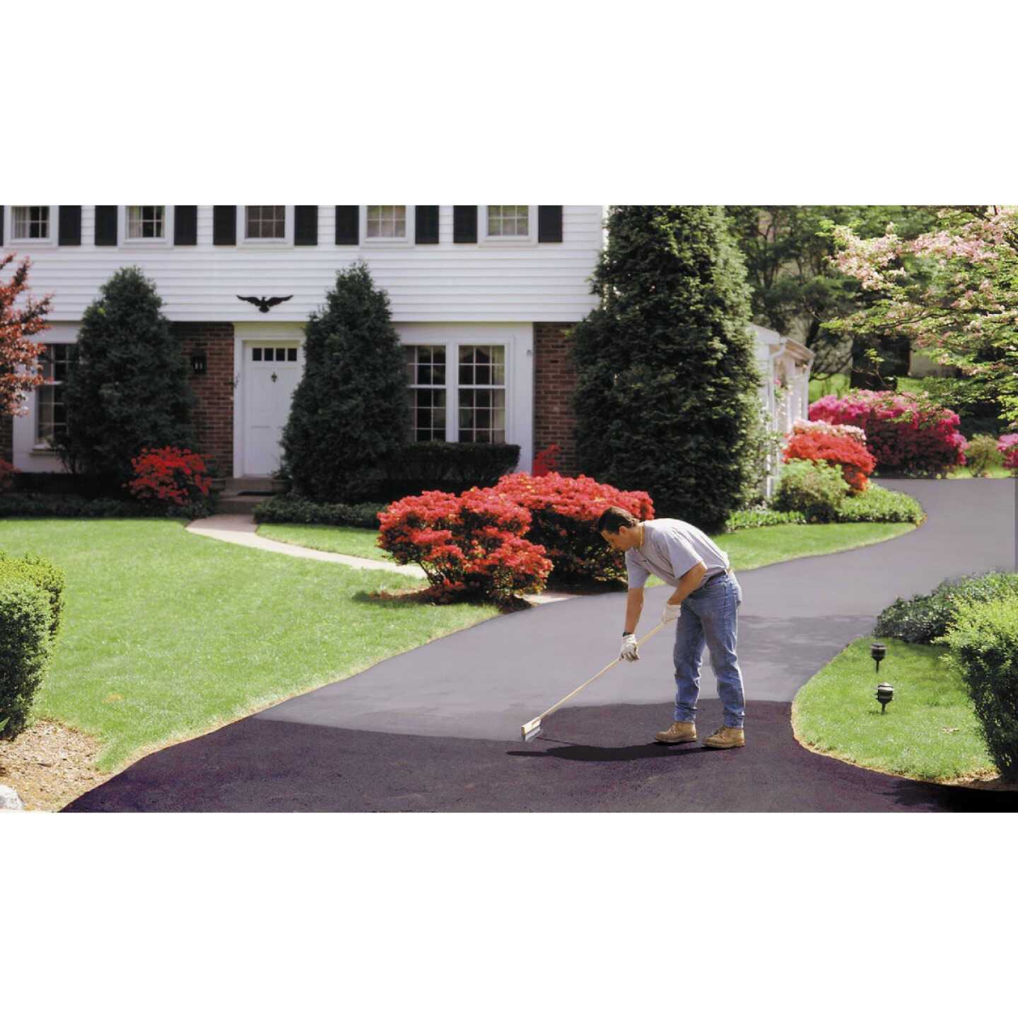 Henry Driveway Asphalt Resurfacer HE532074 - Image 3