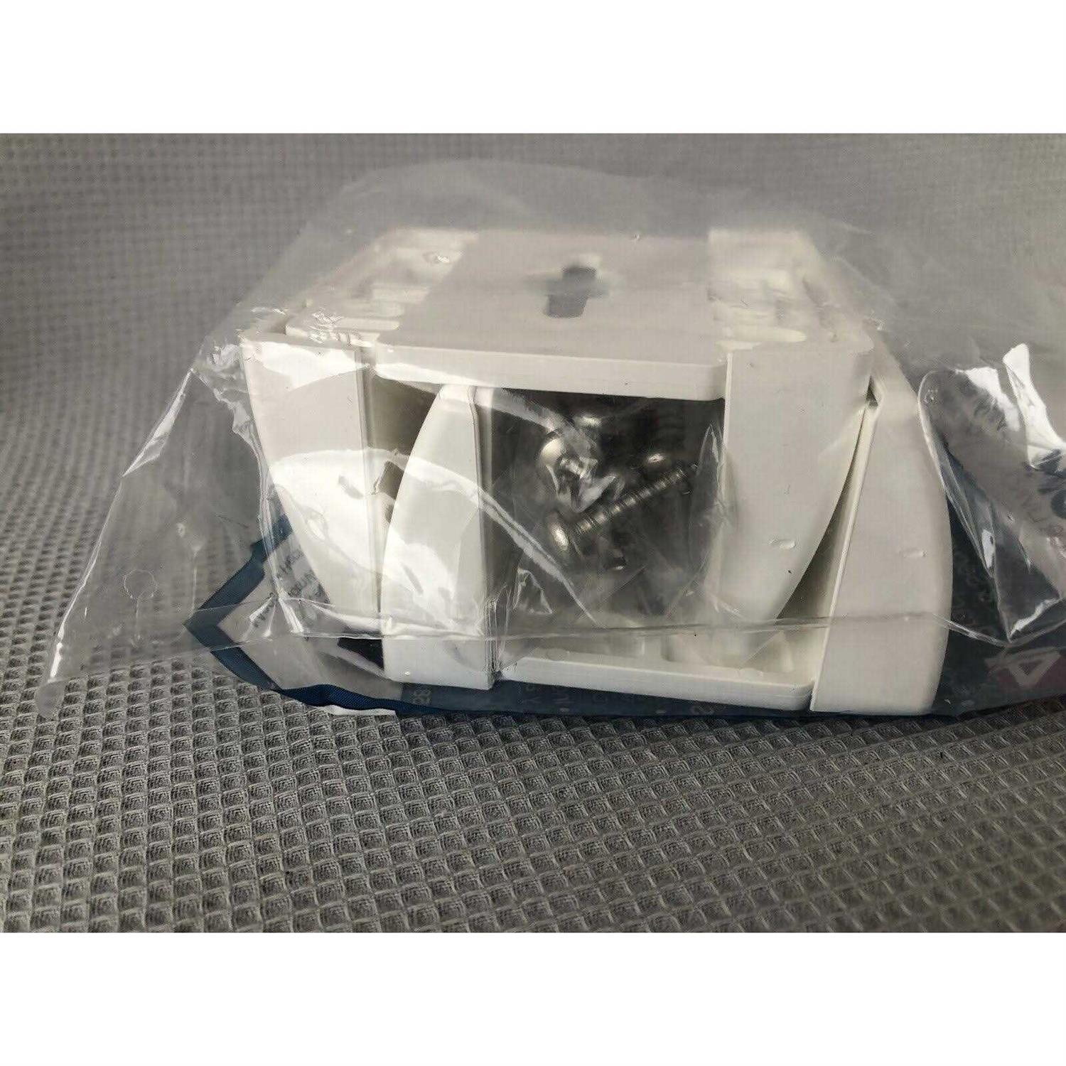 Freedom Set and Secure 3-in White Vinyl Bracket For Vinyl Fence 2-Pack 73004620 - Image 4